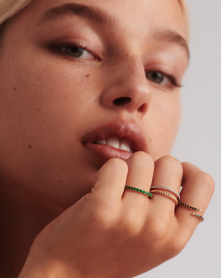 bague déternité en or massif 14 carats avec demi-émeraude