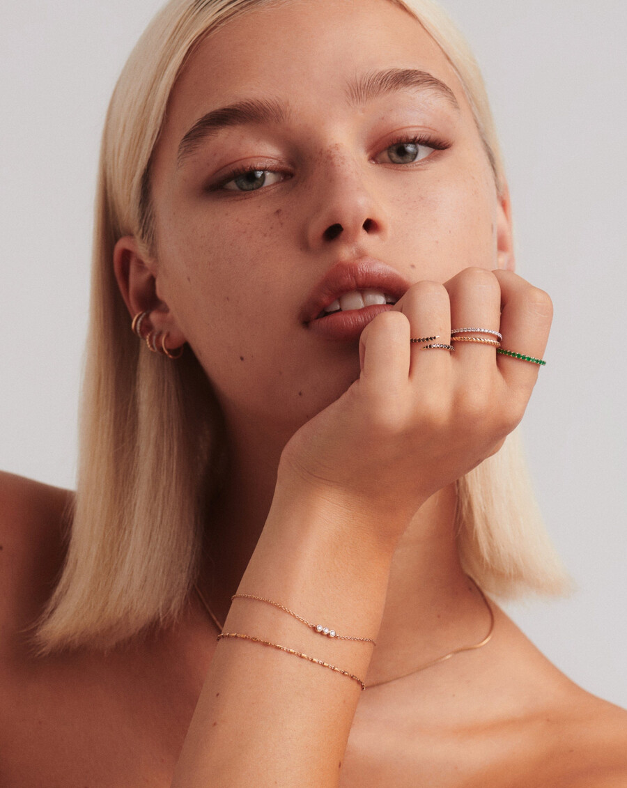 bague déternité en or massif 14 carats avec demi-émeraude