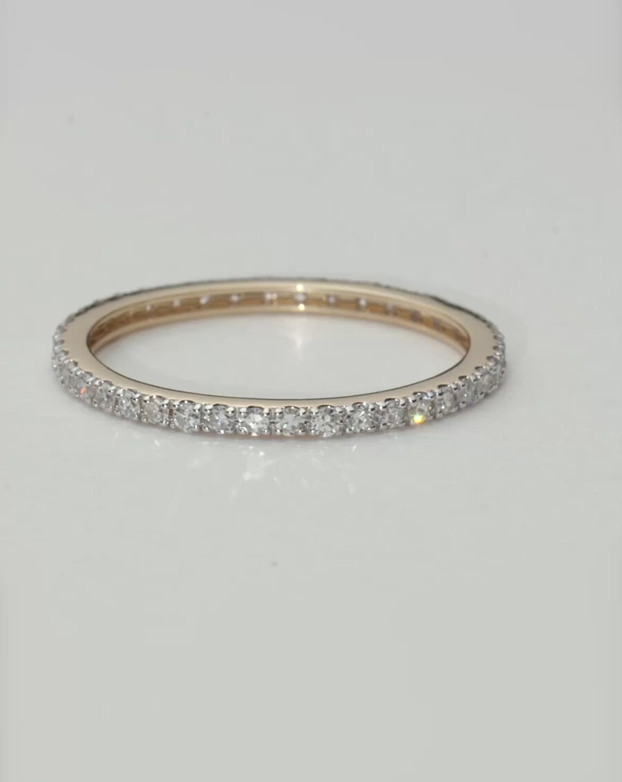 bague déternité fine et élégante