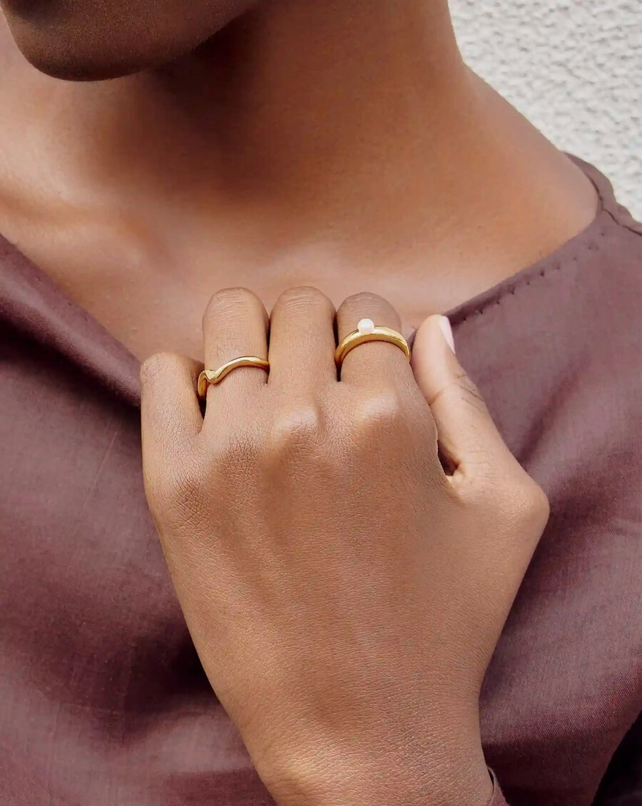 bague empilable classique à perle bouton