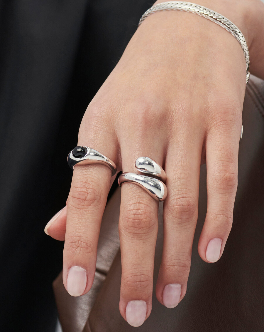 bague empilable savi en pierre précieuse sculptée
